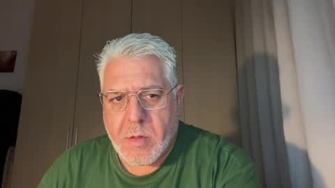 Snapshot of maxbillo chatting on June 28, 10:49 pm maxbillo online show from June 28, 10:49 pm