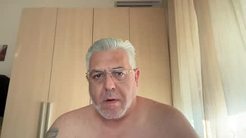 Snapshot of maxbillo chatting on July 12, 4:42 pm maxbillo online show from July 12, 4:42 pm