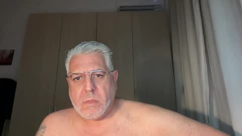 Snapshot of maxbillo chatting on July 22, 9:28 pm maxbillo online show from July 22, 9:28 pm
