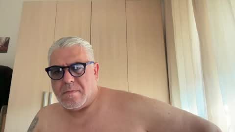 Snapshot of maxbillo chatting on August 2, 3:54 pm maxbillo online show from August 2, 3:54 pm
