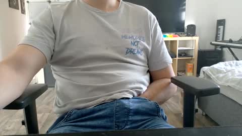 Snapshot of maxboner94 chatting on November 12, 9:10 am maxboner94 online show from November 12, 9:10 am