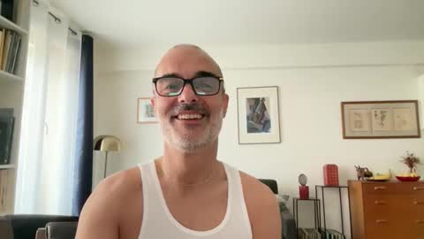 Snapshot of maxbow chatting on May 11, 12:55 pm Max Mikado online show from May 11, 12:55 pm