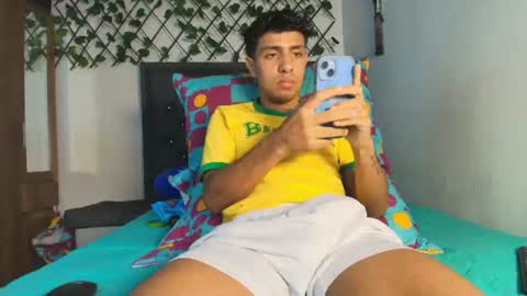 Snapshot of maxi_and_evan chatting on June 20, 12:30 pm maxi_and_evan online show from June 20, 12:30 pm