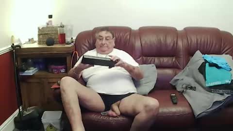 Snapshot of maxi_johnes chatting on April 26, 10:18 pm MAX online show from April 26, 10:18 pm