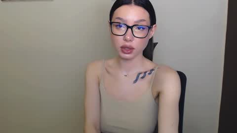 Snapshot of maxi_sweetheart chatting on December 27, 9:50 am Joanna online show from December 27, 9:50 am