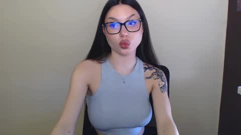 Snapshot of maxi_sweetheart chatting on February 25, 1:17 pm Joanna online show from February 25, 1:17 pm