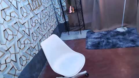 Snapshot of maxiebunny99 chatting on February 20, 3:56 am Reyn online show from February 20, 3:56 am