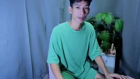 Snapshot of maxiebunny99 chatting on October 20, 2:28 pm Reyn online show from October 20, 2:28 pm