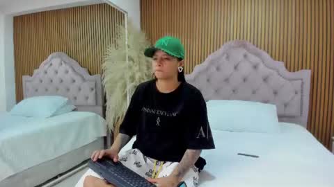 Snapshot of maxigarcia_ chatting on June 22, 11:24 pm Maxi online show from June 22, 11:24 pm