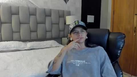 Snapshot of maxigarcia_ chatting on June 23, 11:36 pm Maxi online show from June 23, 11:36 pm