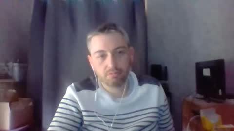 Snapshot of maximefrxx chatting on May 6, 2:33 pm Maxime online show from May 6, 2:33 pm