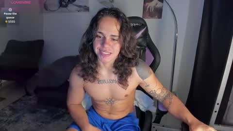 Snapshot of maximiliano_scoott_ chatting on June 13, 5:22 pm maximiliano_scoott_ online show from June 13, 5:22 pm