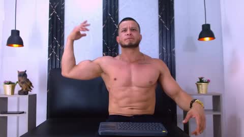 Snapshot of maximiliano_stronge chatting on May 25, 6:47 pm Maximiliano online show from May 25, 6:47 pm