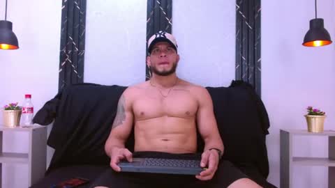 Snapshot of maximiliano_stronge chatting on June 9, 7:36 pm Maximiliano online show from June 9, 7:36 pm