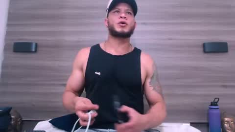 Snapshot of maximiliano_stronge chatting on June 29, 9:04 pm Maximiliano online show from June 29, 9:04 pm