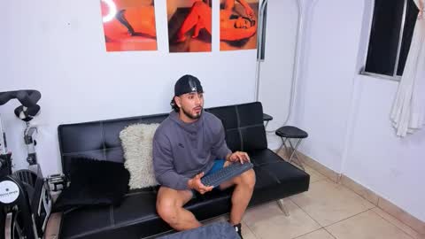 Snapshot of maximo004 chatting on November 21, 3:16 am Maximo online show from November 21, 3:16 am