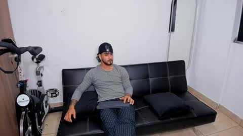 Snapshot of maximo004 chatting on November 24, 2:44 am Maximo online show from November 24, 2:44 am