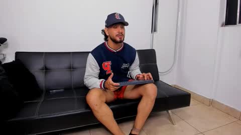 Snapshot of maximo004 chatting on November 28, 3:31 am Maximo online show from November 28, 3:31 am