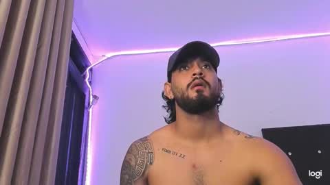 Snapshot of maximo004 chatting on December 19, 11:01 pm Maximo online show from December 19, 11:01 pm