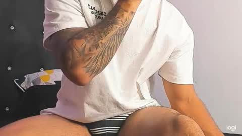 Snapshot of maximo004 chatting on December 21, 3:24 am Maximo online show from December 21, 3:24 am