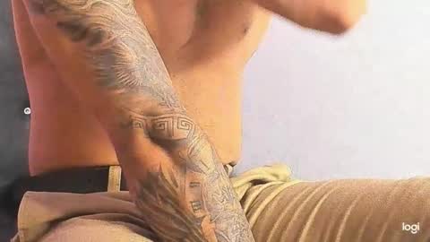 Snapshot of maximo004 chatting on December 21, 10:17 pm Maximo online show from December 21, 10:17 pm