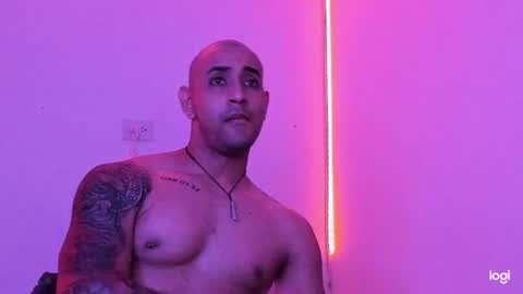 Snapshot of maximo004 chatting on January 9, 11:17 pm Maximo online show from January 9, 11:17 pm