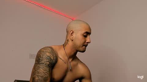 Snapshot of maximo004 chatting on January 12, 12:16 am Maximo online show from January 12, 12:16 am