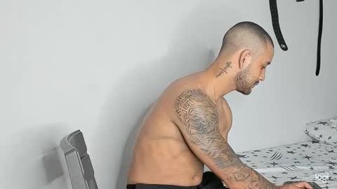 Snapshot of maximo004 chatting on February 17, 4:42 am Maximo online show from February 17, 4:42 am