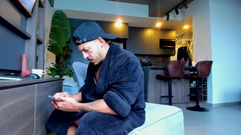 maximo_and_marcelo online show from April 8, 12:27 pm