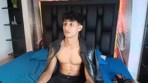 Snapshot of maximo_romano chatting on June 19, 6:56 pm Maximo online show from June 19, 6:56 pm