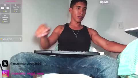 Maximo Aron Vega online show from October 13, 8:20 pm