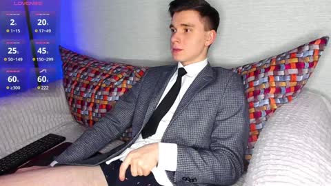 Max online show from December 30, 6:05 pm