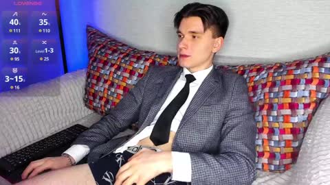 Max online show from January 3, 3:44 pm