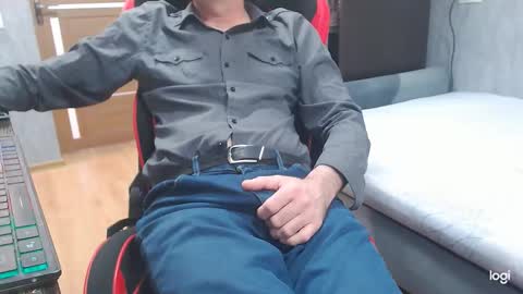 maximus3334 online show from March 30, 10:27 am