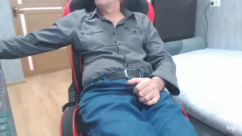 maximus3334 online show from April 3, 10:46 am