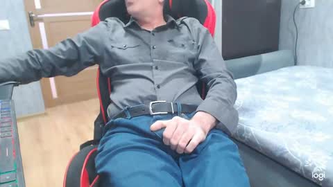 maximus3334 online show from April 10, 11:48 am