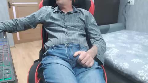 Snapshot of maximus3334 chatting on June 3, 11:24 am maximus3334 online show from June 3, 11:24 am
