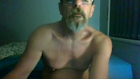 Snapshot of maximus_oreally chatting on June 11, 10:08 pm Max online show from June 11, 10:08 pm