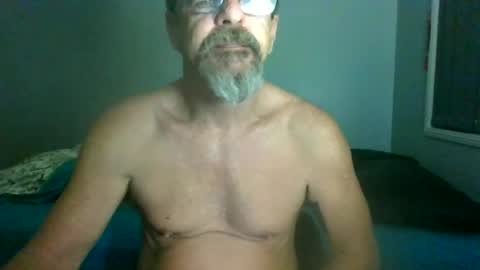 Snapshot of maximus_oreally chatting on July 8, 1:43 am Max online show from July 8, 1:43 am