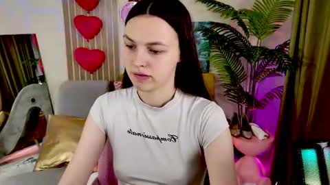 Snapshot of maxincarroll chatting on June 18, 10:09 am MaxinCarroll online show from June 18, 10:09 am