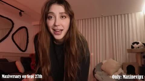 Snapshot of maxine_8 chatting on September 26, 12:14 am Maxine online show from September 26, 12:14 am