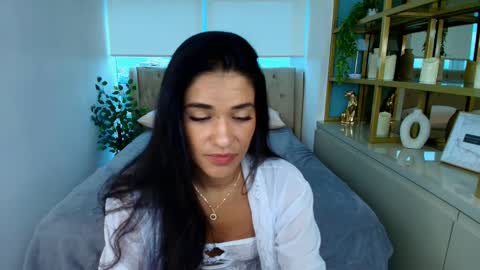 Snapshot of maxine_spencer chatting on February 2, 7:56 pm Maxine online show from February 2, 7:56 pm