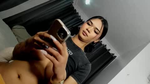 Snapshot of maxineminxx chatting on October 10, 12:37 pm maxyy online show from October 10, 12:37 pm