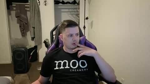 Snapshot of maxishere000 chatting on October 2, 8:43 am IG online show from October 2, 8:43 am