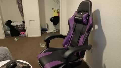 Snapshot of maxishere000 chatting on October 10, 11:31 am IG online show from October 10, 11:31 am