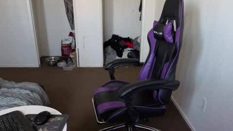 Snapshot of maxishere000 chatting on October 20, 9:59 pm IG online show from October 20, 9:59 pm