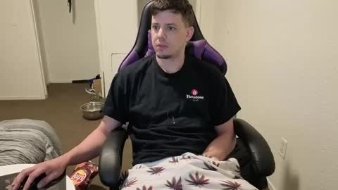 Snapshot of maxishere000 chatting on October 26, 12:00 pm IG online show from October 26, 12:00 pm