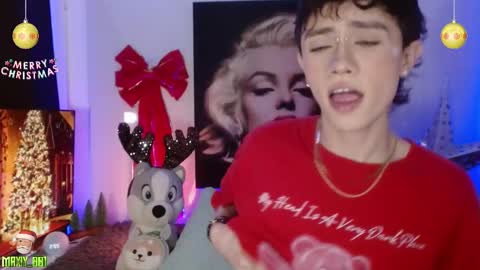 Snapshot of maxiy_001 chatting on December 3, 7:54 am Max online show from December 3, 7:54 am