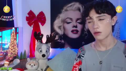 Snapshot of maxiy_001 chatting on December 5, 7:05 am Max online show from December 5, 7:05 am