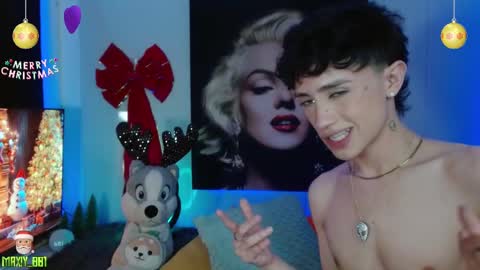 Snapshot of maxiy_001 chatting on December 16, 11:01 am Max online show from December 16, 11:01 am